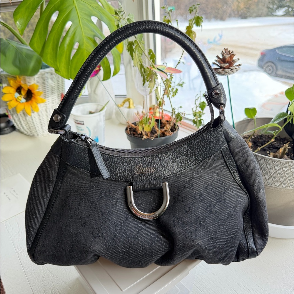 ❌SOLD❌Gucci Black Shoulder Bag with Silver Accent